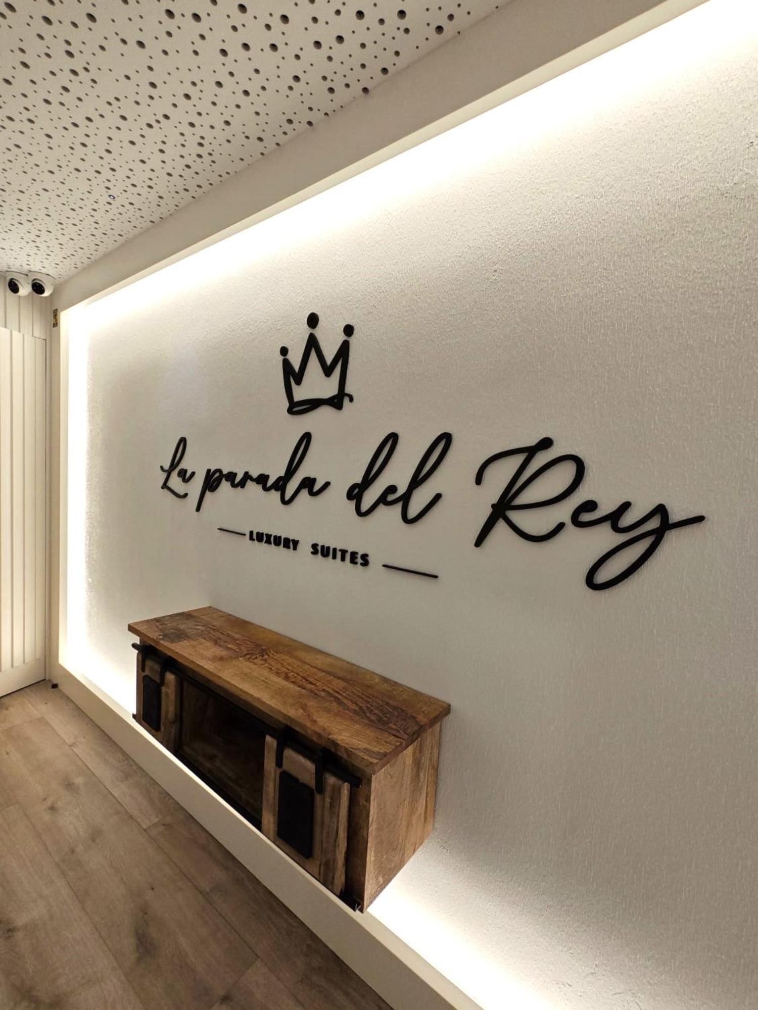 La Parada Del Rey - Luxury Suites Plasencia Bagian luar foto