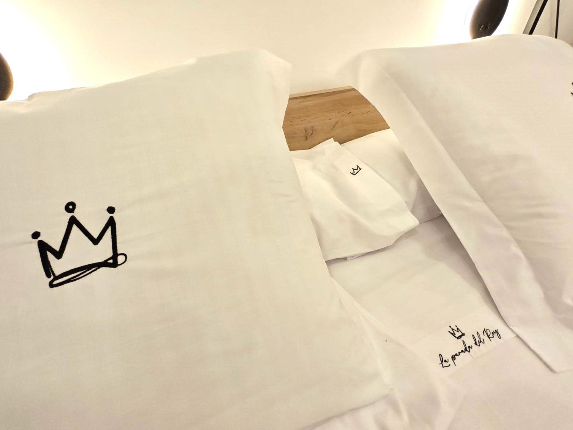 La Parada Del Rey - Luxury Suites Plasencia Bagian luar foto