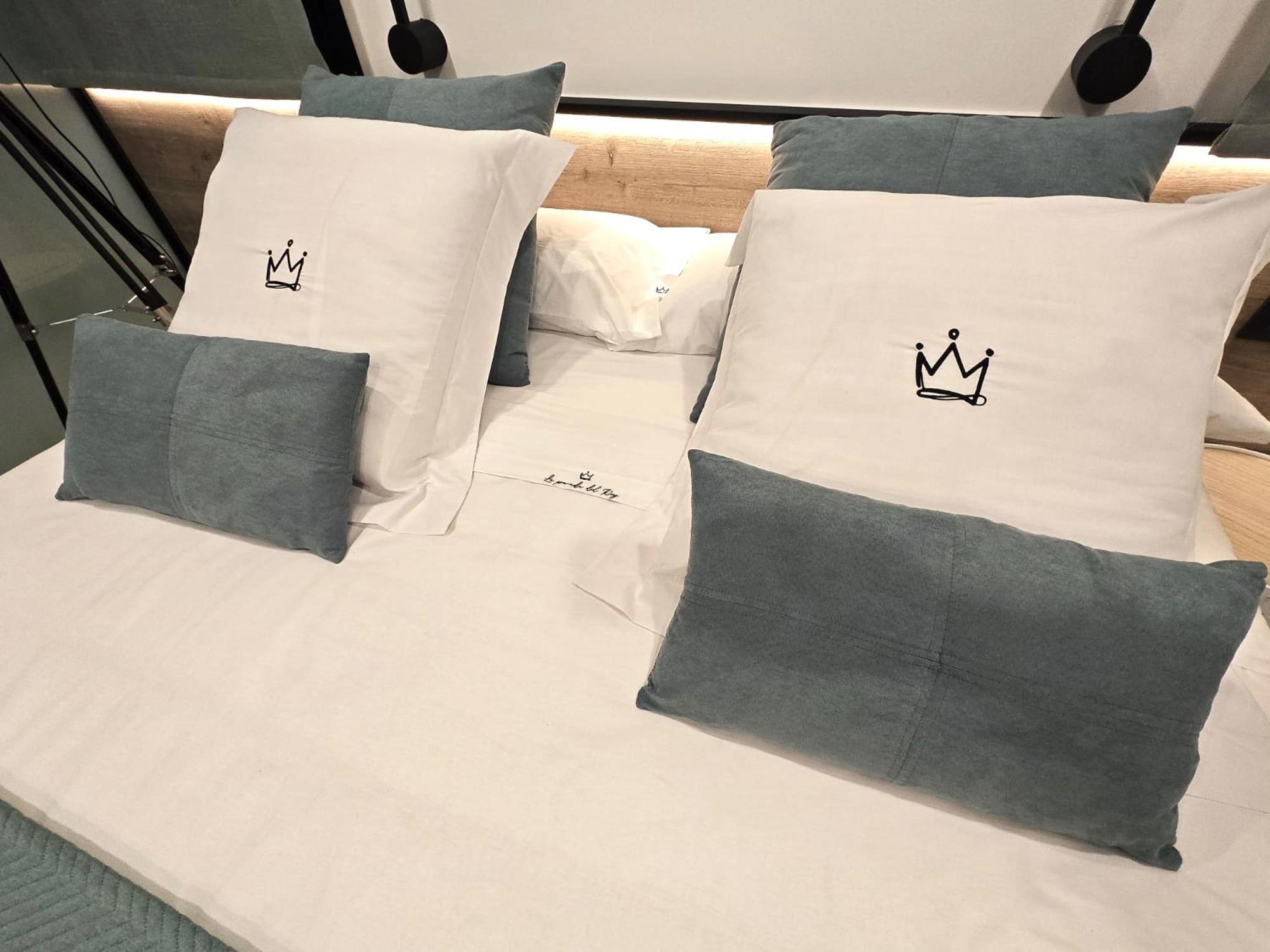 La Parada Del Rey - Luxury Suites Plasencia Bagian luar foto