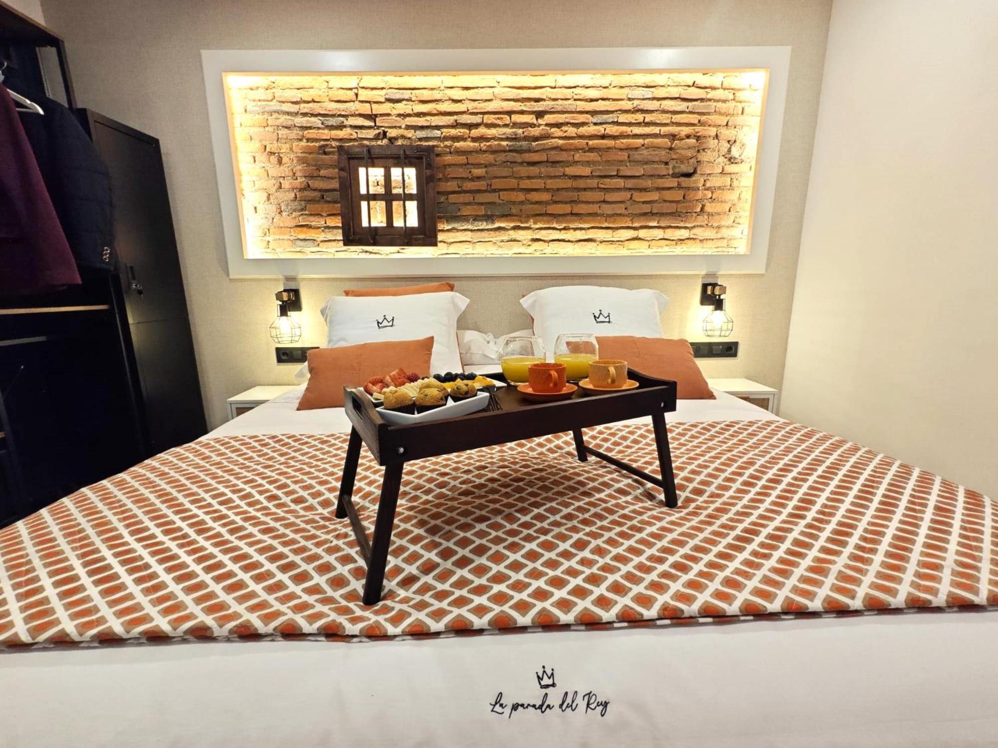 La Parada Del Rey - Luxury Suites Plasencia Bagian luar foto